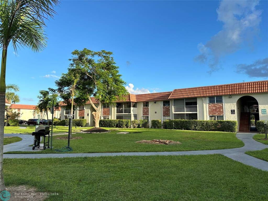 Boca Raton, FL 33428,22715 SW 66th Ave  #106