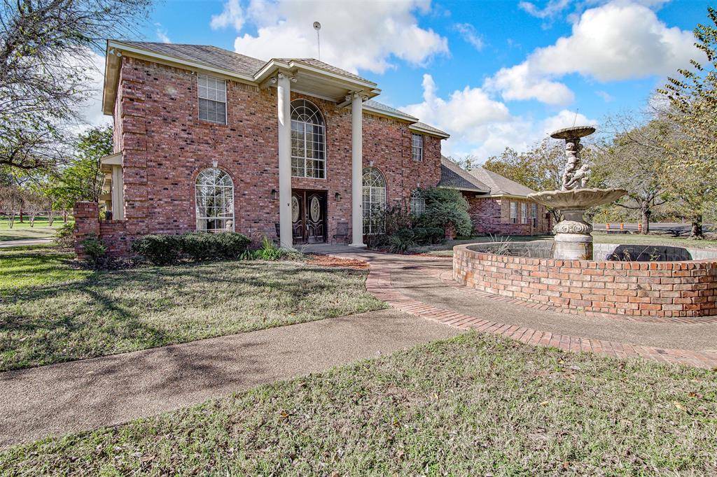 Burleson, TX 76028,5725 Burleson Oaks Drive