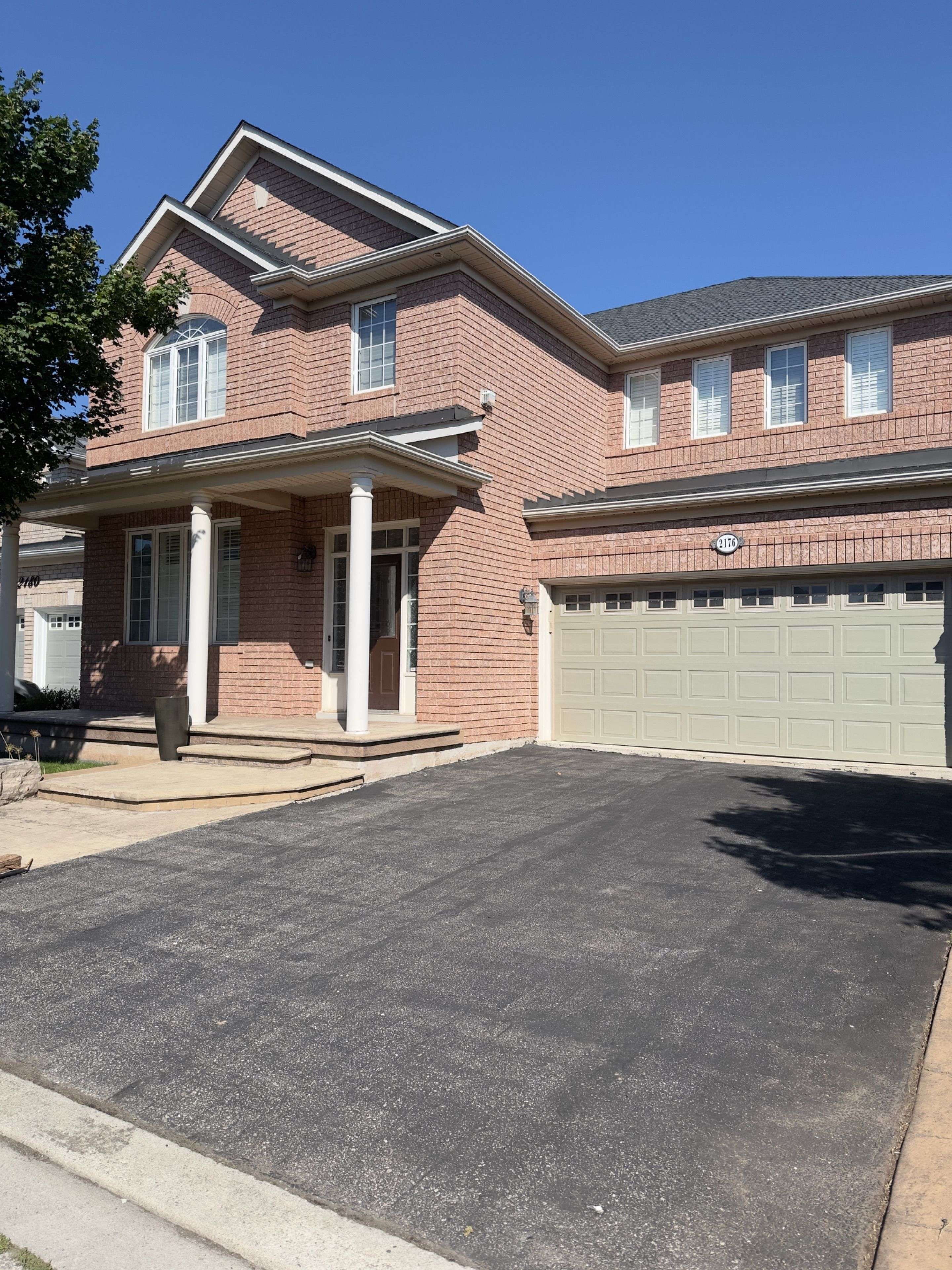 Oakville, ON L6M 5B6,2176 Highcliffe WAY