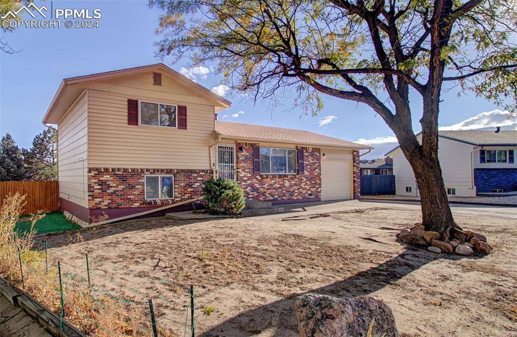 Colorado Springs, CO 80909,627 Lansing DR