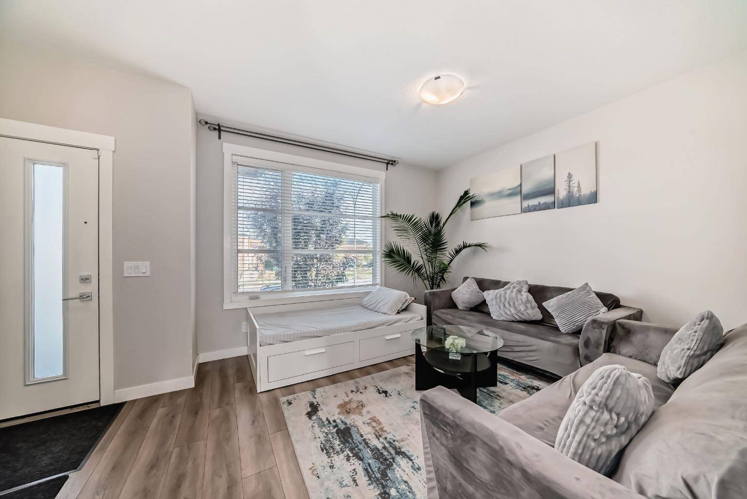 Calgary, AB T3N 1B6,146 Skyview CIR NE