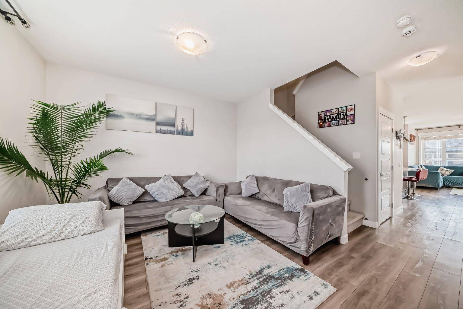 Calgary, AB T3N 1B6,146 Skyview CIR NE