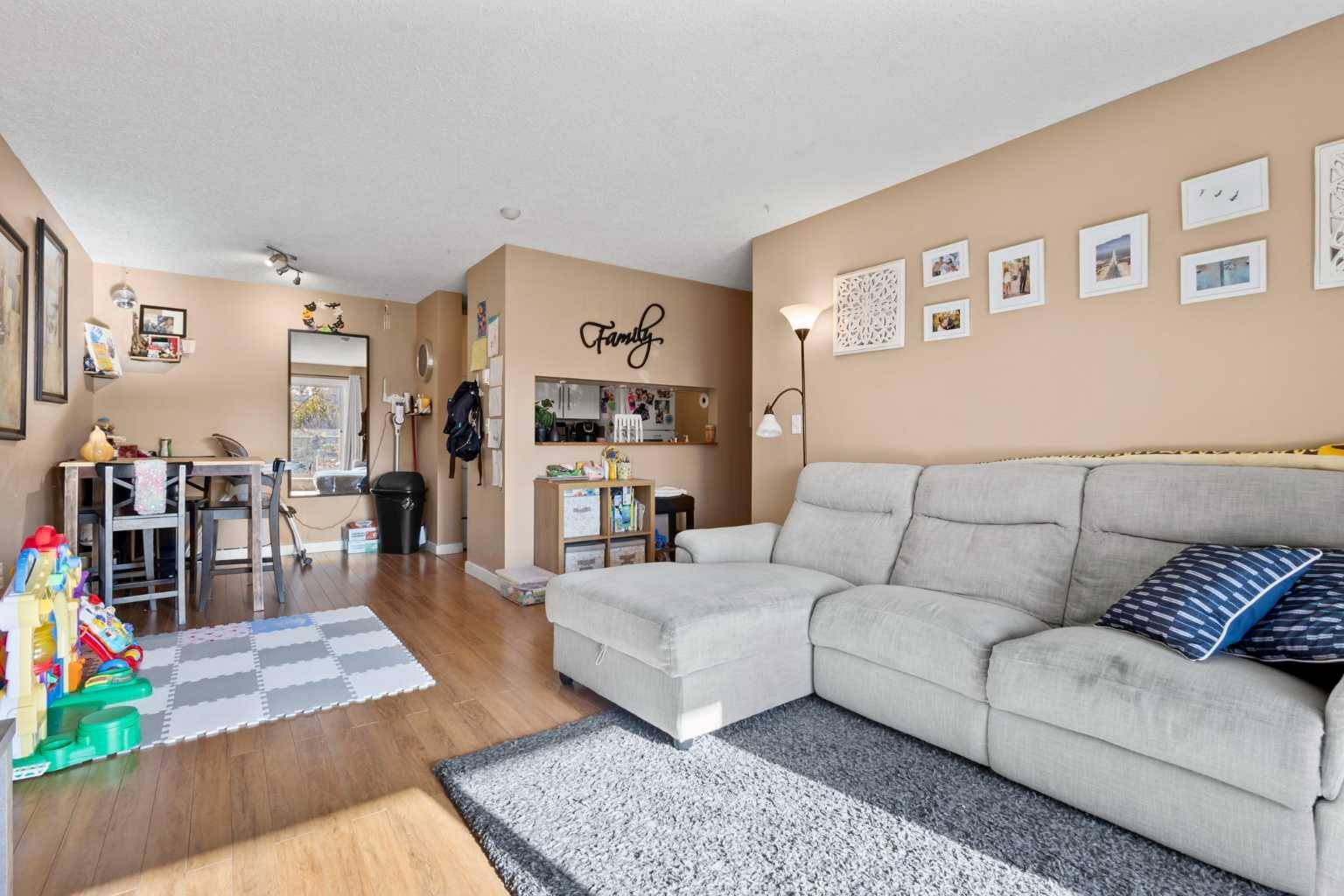 Calgary, AB T2B 3K3,10 Dover PT SE #303