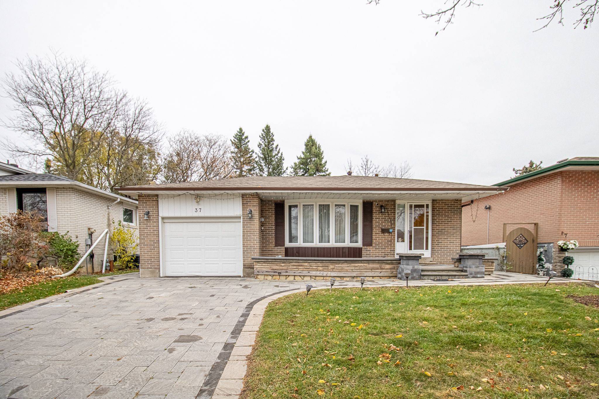 Toronto E09, ON M1H 2L2,37 Albacore CRES #BSMT