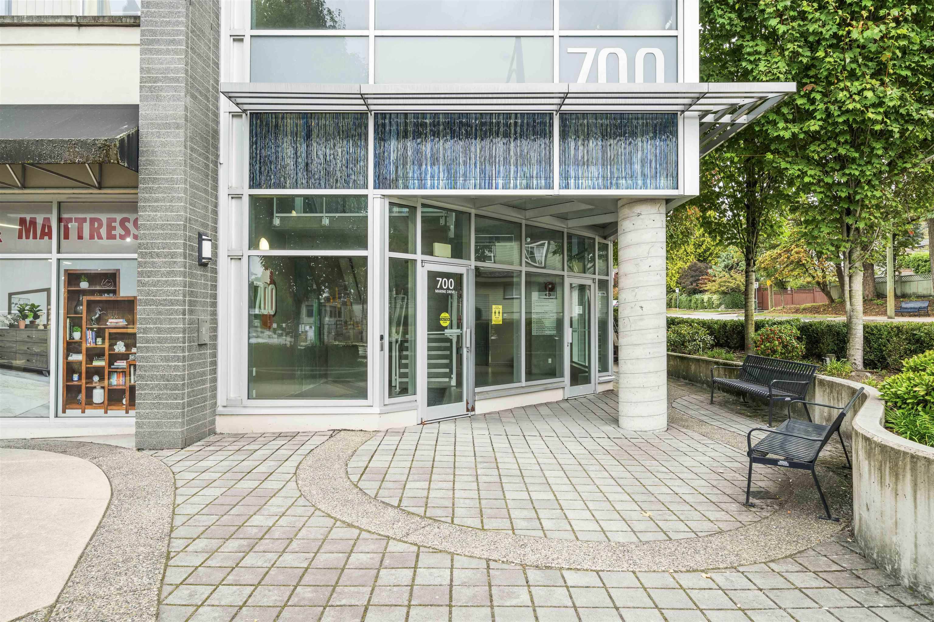 North Vancouver, BC V7M 1H3,215 700 MARINE DRIVE