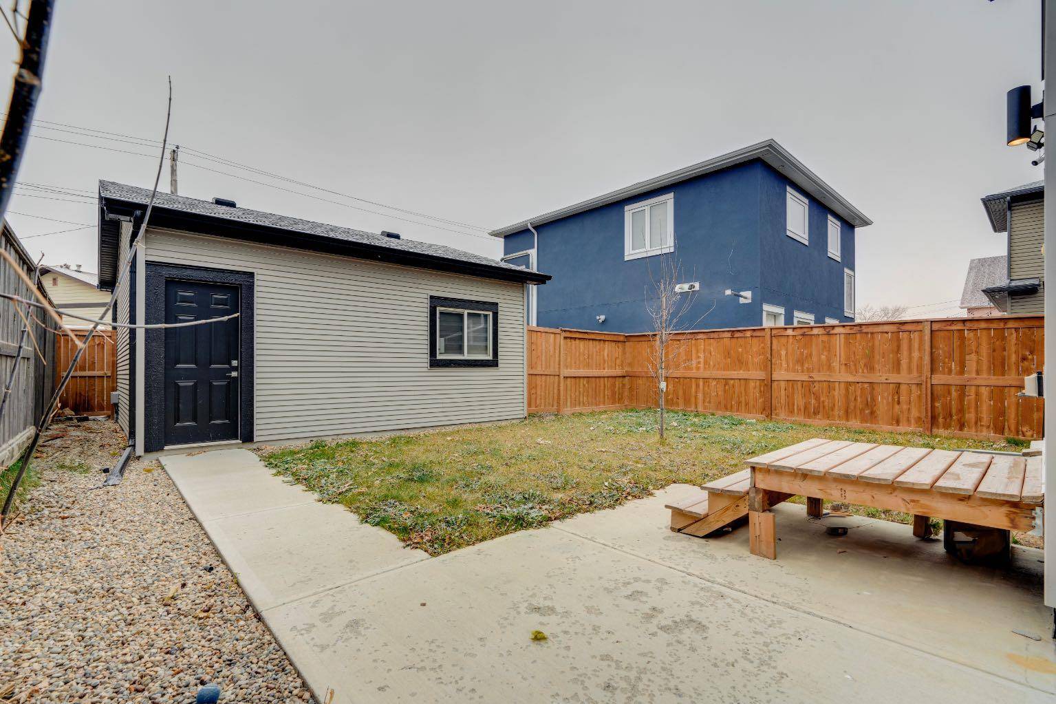 Calgary, AB T2B 1R8,4403 26 AVE SE