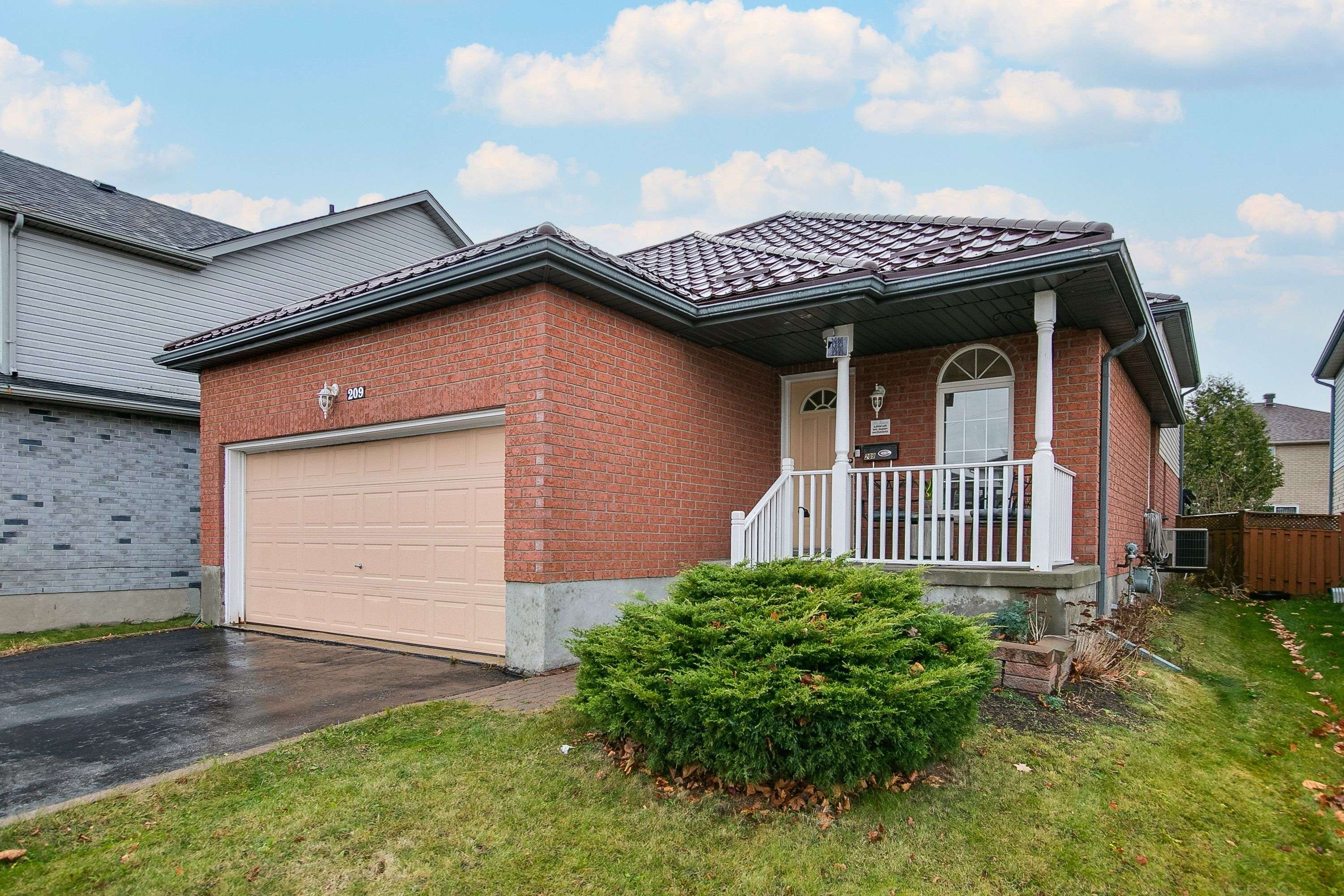 Guelph, ON N1K 1W6,209 Deerpath DR