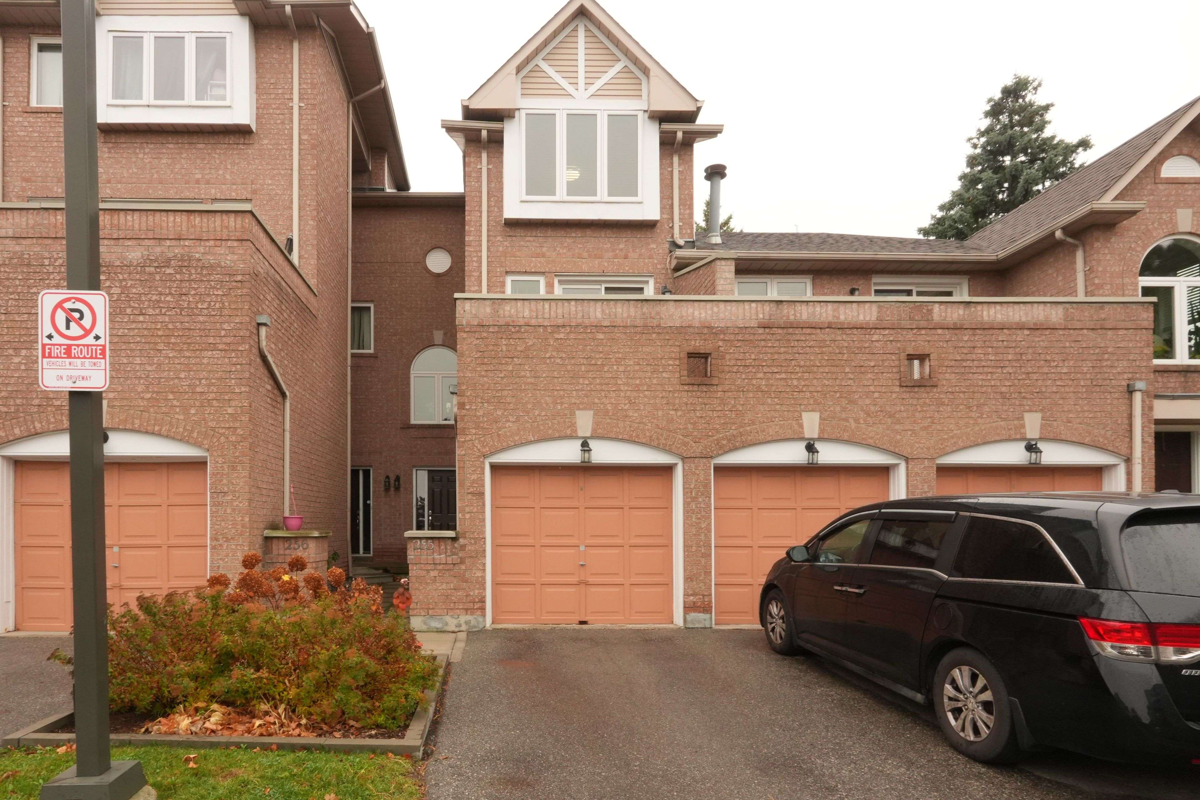 Mississauga, ON L4Z 3N8,60 Barondale DR #255