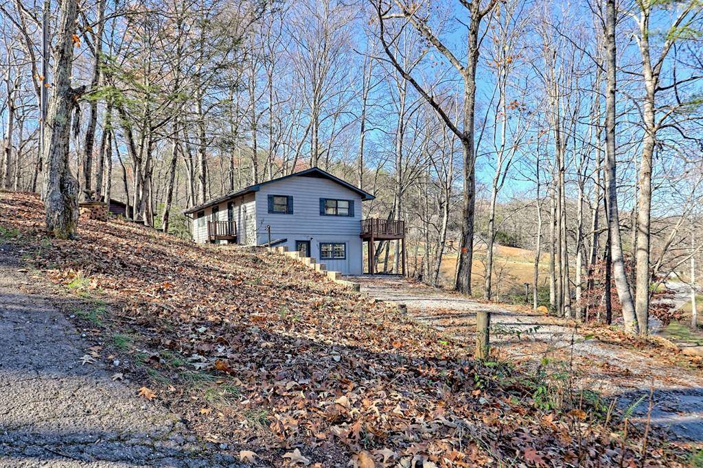 Hayesville, NC 28904,372 Peckerwood Rd