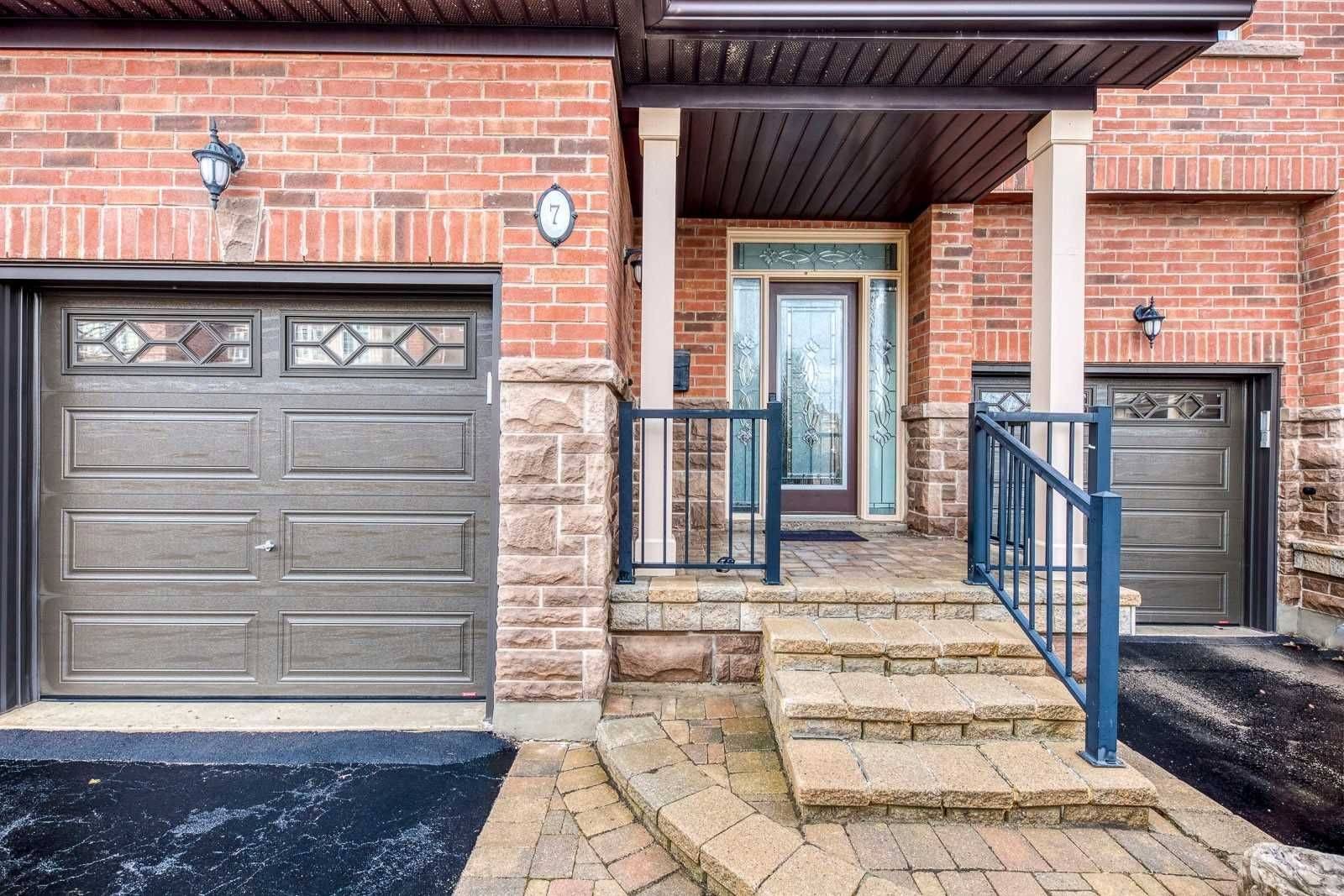 Oakville, ON L6H 7J1,300 Ravineview WAY S #7