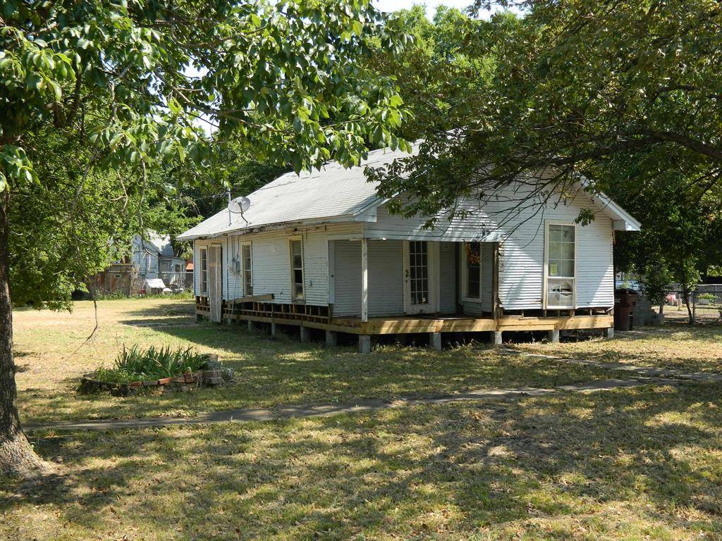 Leonard, TX 75452,206 E Grayson Street