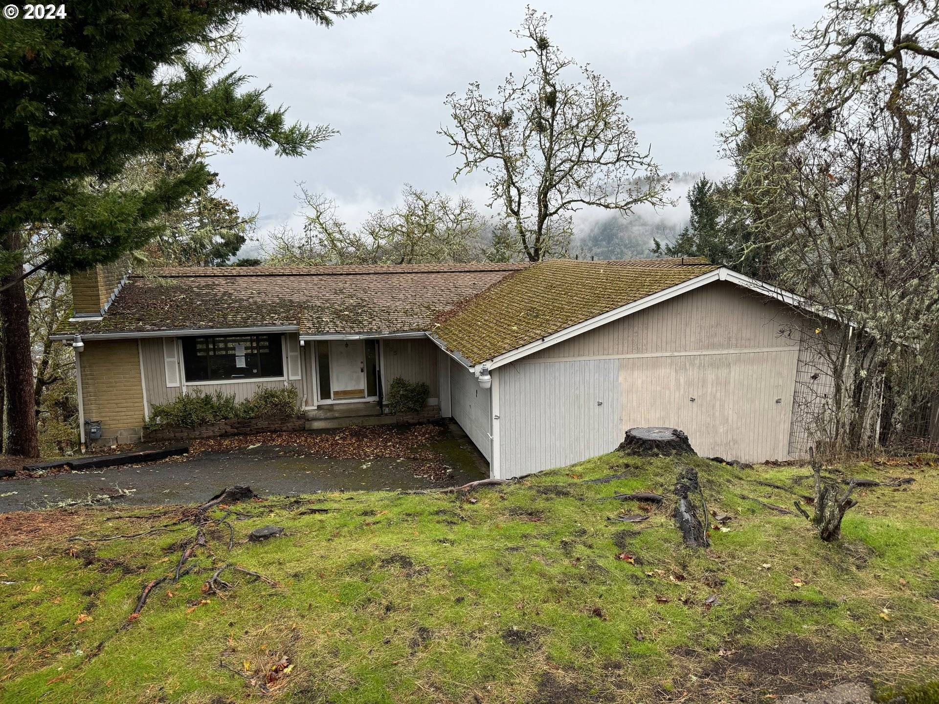 Roseburg, OR 97470,655 SE SUMMIT DR