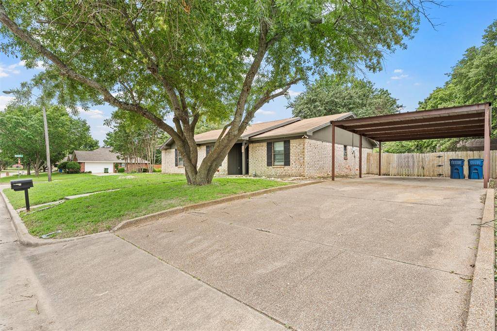 Hewitt, TX 76643,605 Rolling Hills Drive