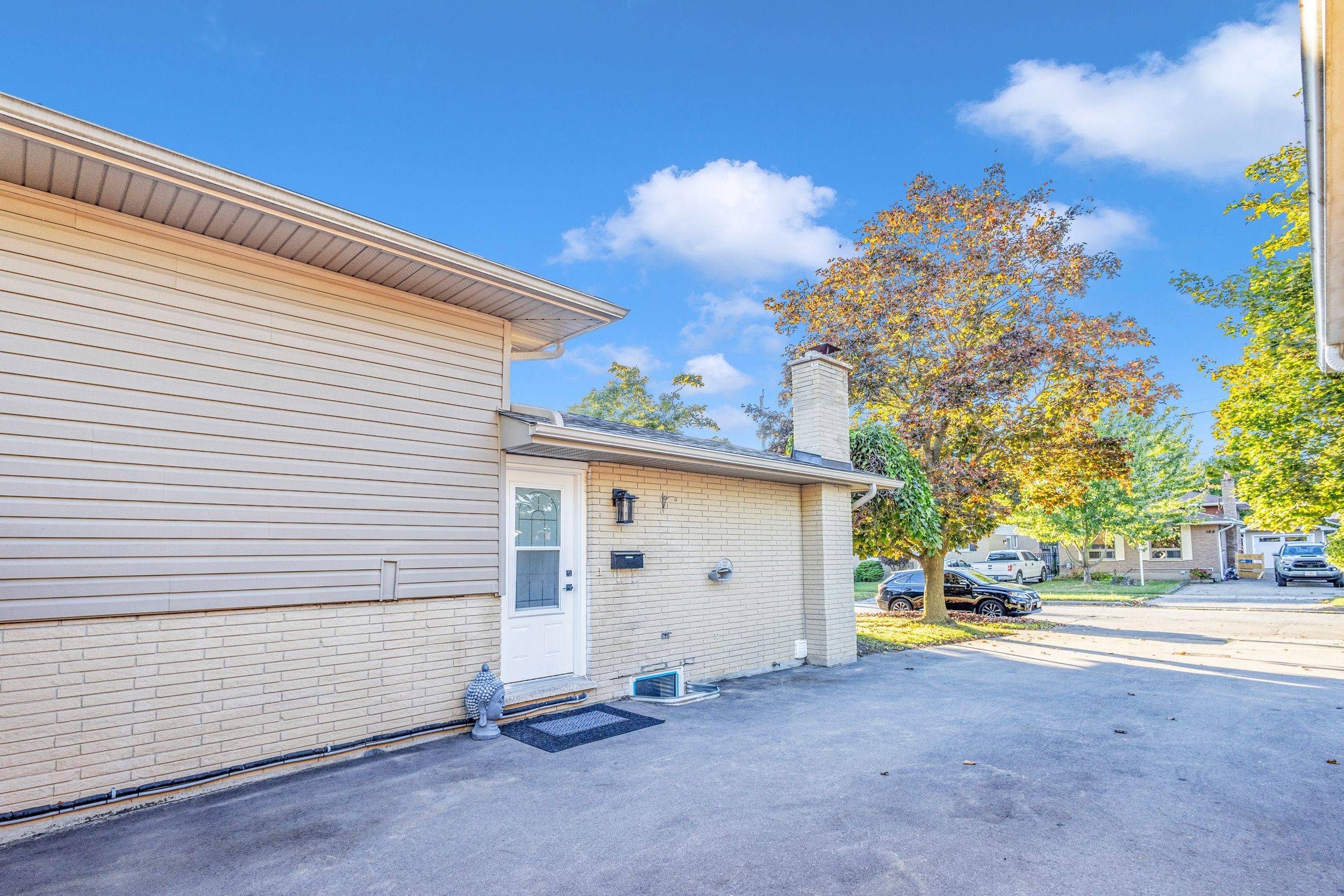 Guelph, ON N1E 3K8,189 Country Club DR