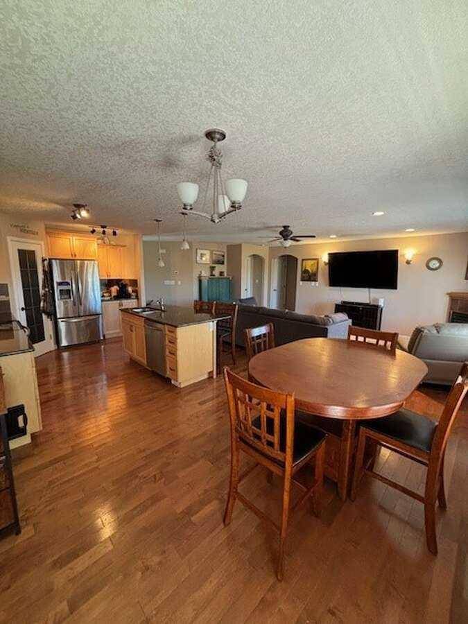 Drumheller, AB T0J 0Y6,632 Bankview DR