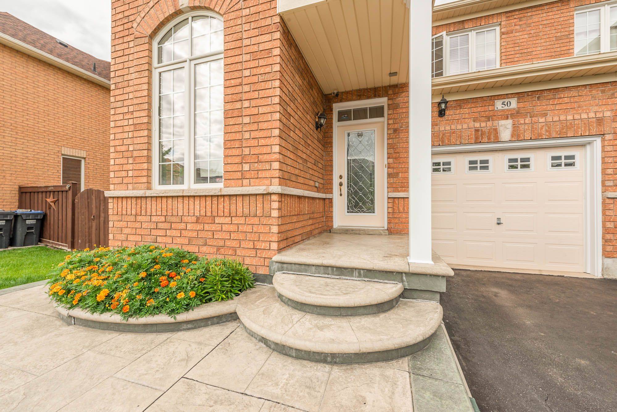 Brampton, ON L7A 0M6,50 Begonia CRES