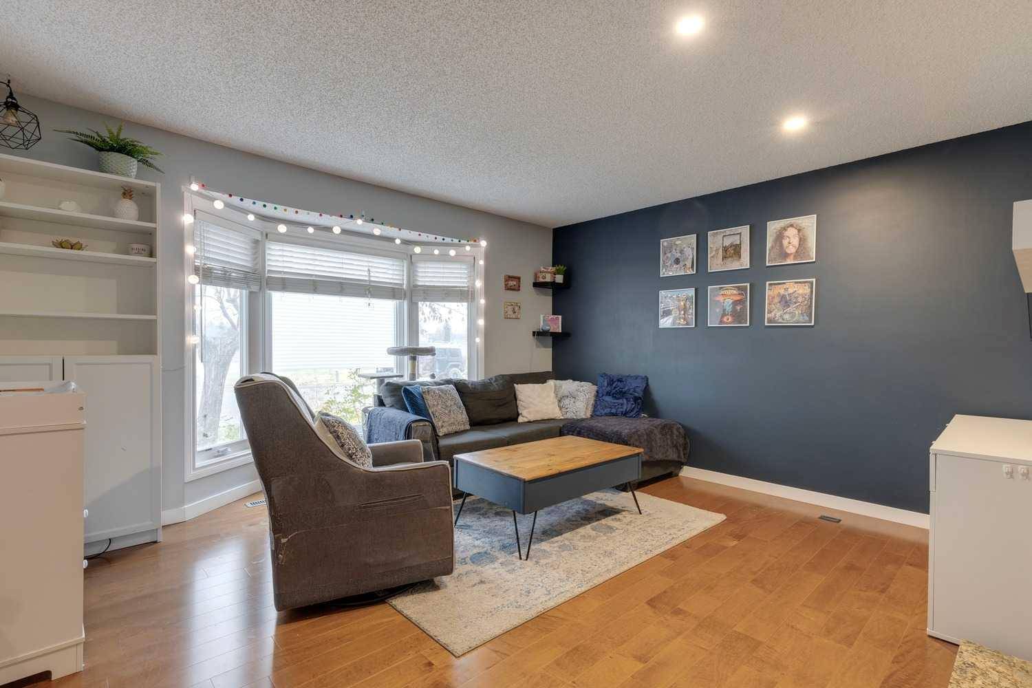 Calgary, AB T1Y 4M4,40 Templeridge CRES NE