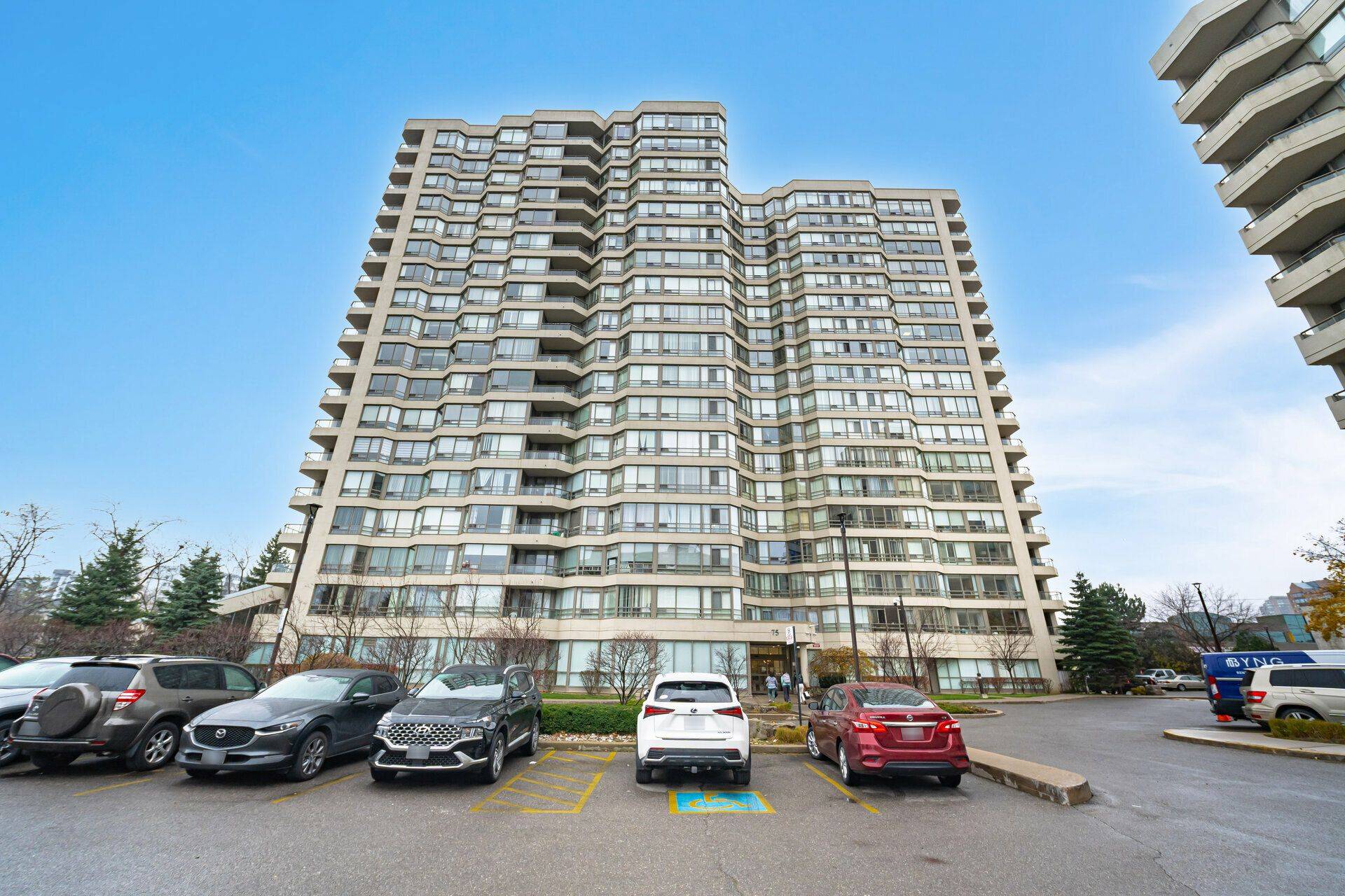 Mississauga, ON L5A 4G5,75 King ST E #403