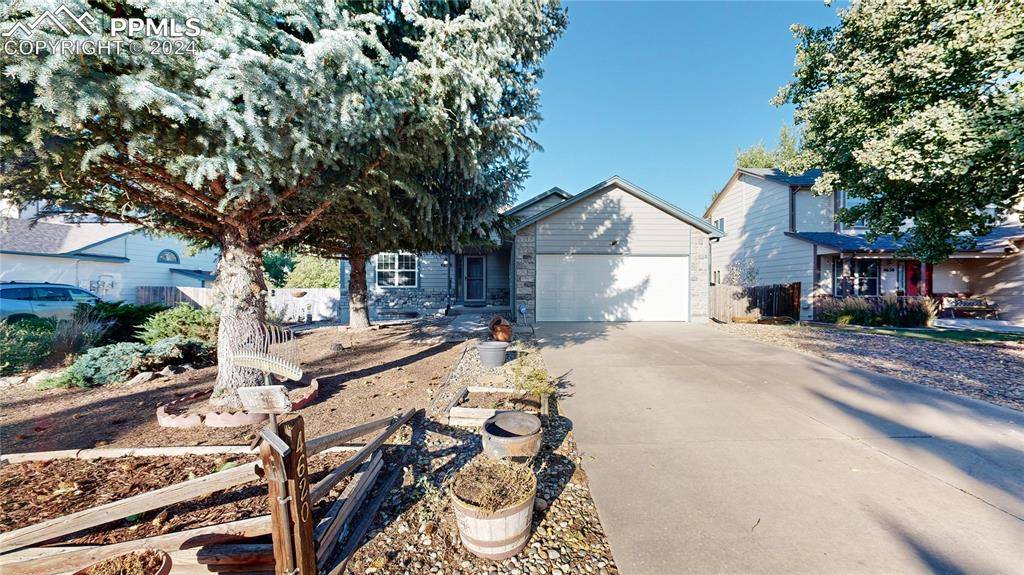 Colorado Springs, CO 80922,4620 Dapple Grey LN