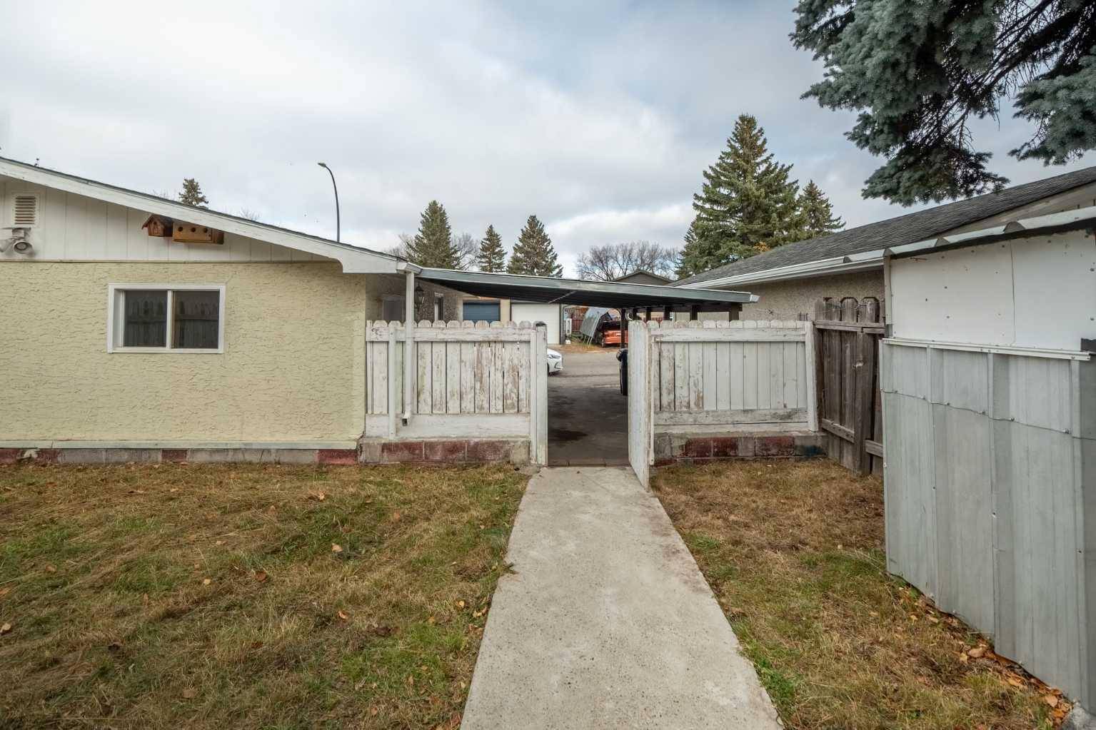 Calgary, AB T2B 0H7,3407 30A AVE SE