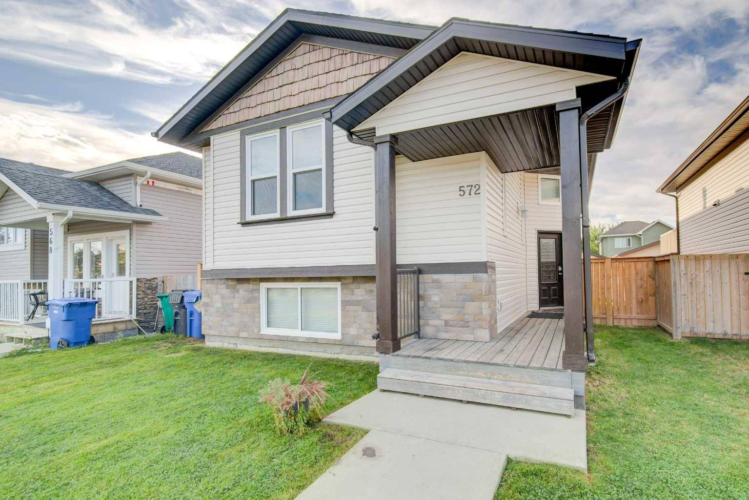 Lethbridge, AB T1J 0T4,572 Sunridge CRES W