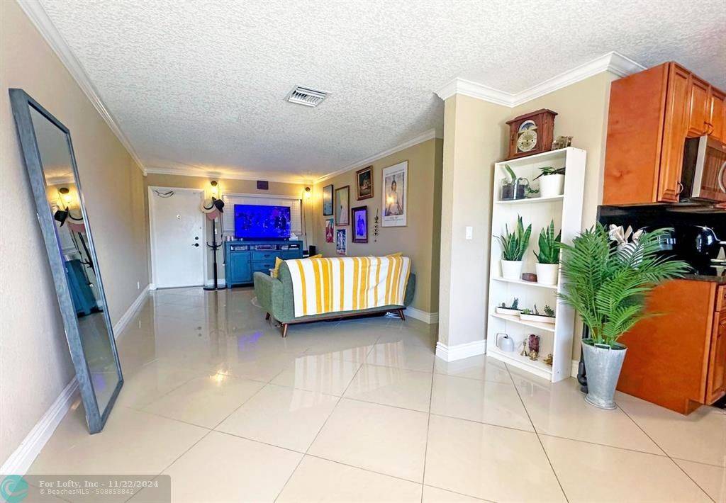 Deerfield Beach, FL 33064,941 Crystal Lake Dr  #209