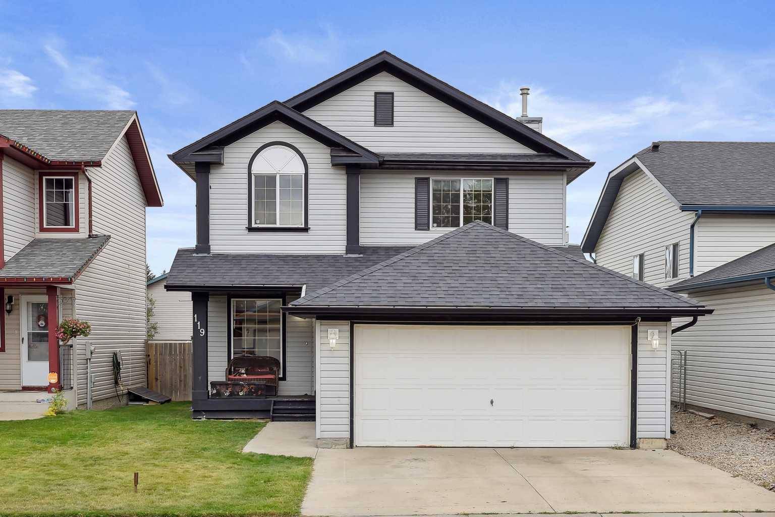 Airdrie, AB T4B 2J9,119 Woodside CIR NW