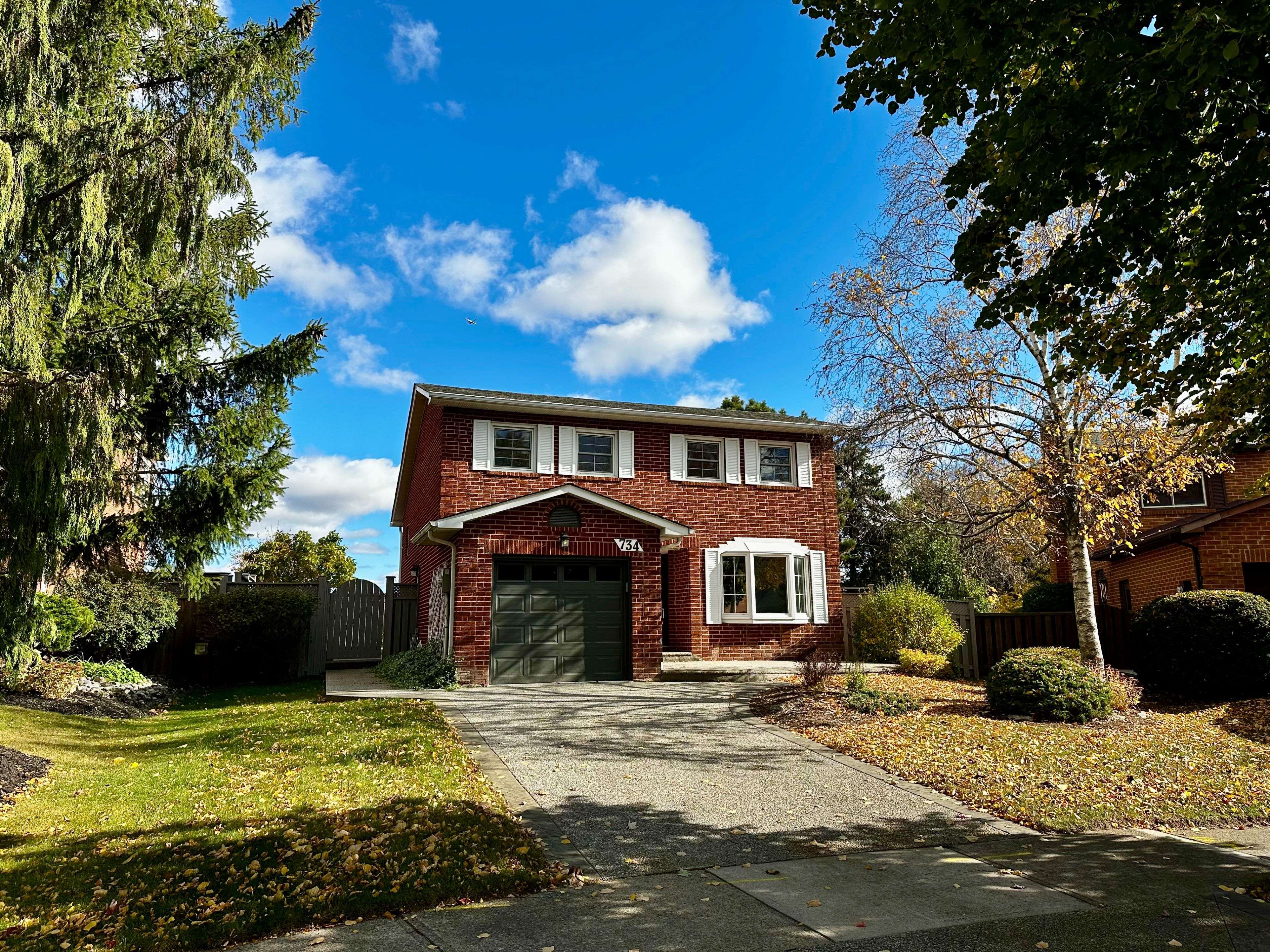 Milton, ON L9T 4W4,734 Robertson CRES