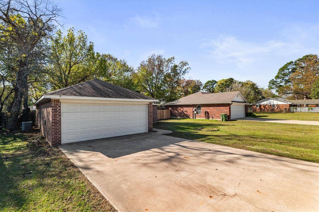 Collinsville, TX 76233,412 E Locust Street