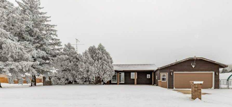 Grassy Lake, AB T0K 0Z0,740 2 ST S