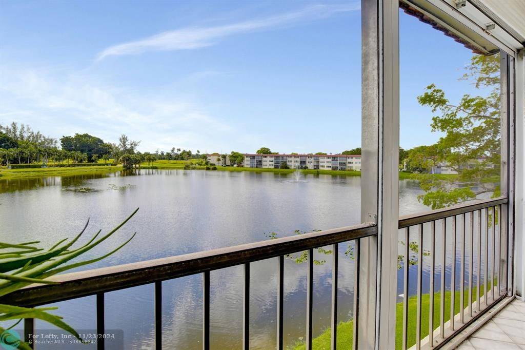 Pembroke Pines, FL 33025,9400 N Hollybrook Lake Dr  #301