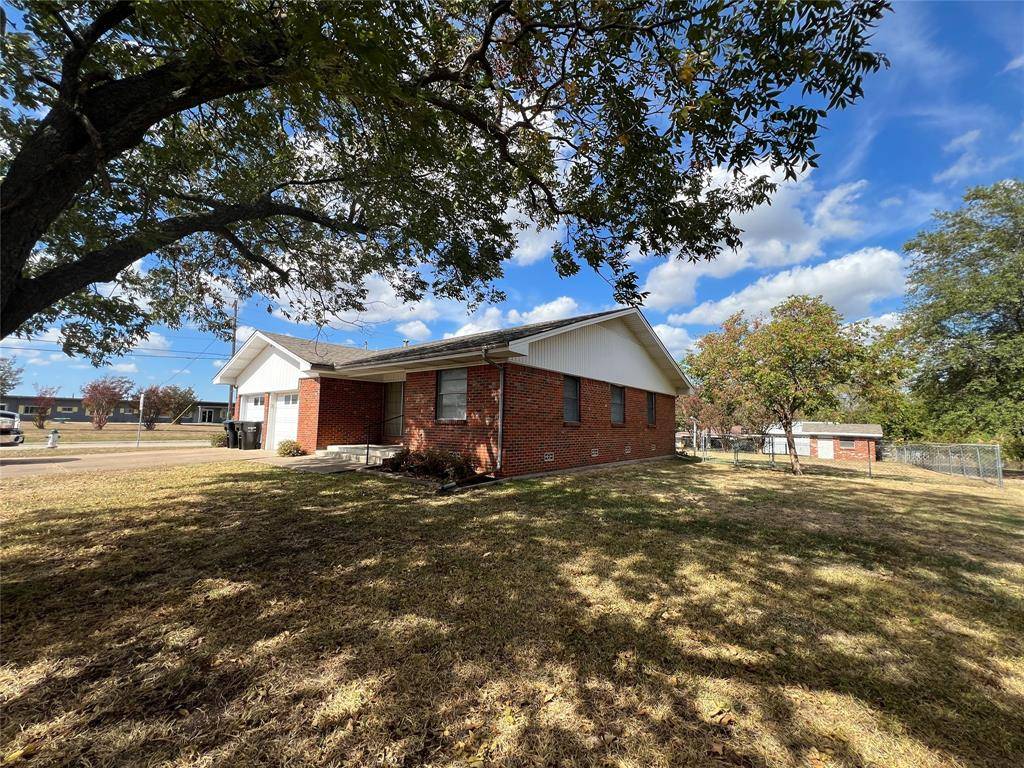 Greenville, TX 75402,3212 Bonham Street