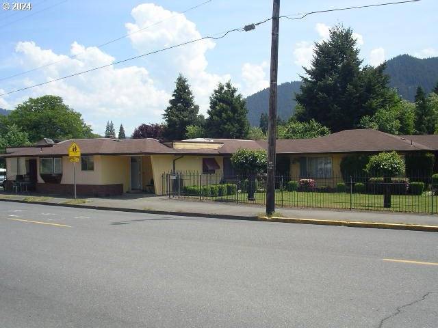 Oakridge, OR 97463,48074 E 1ST ST