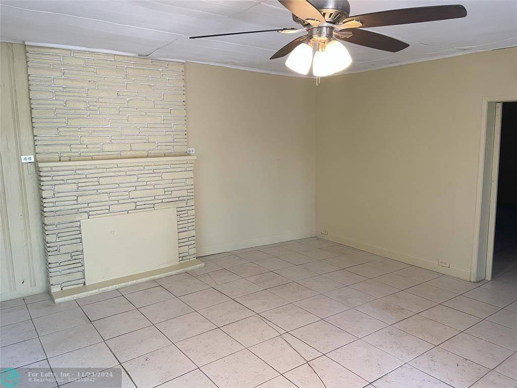 Hallandale Beach, FL 33009,224 SE 9th Ct  #1