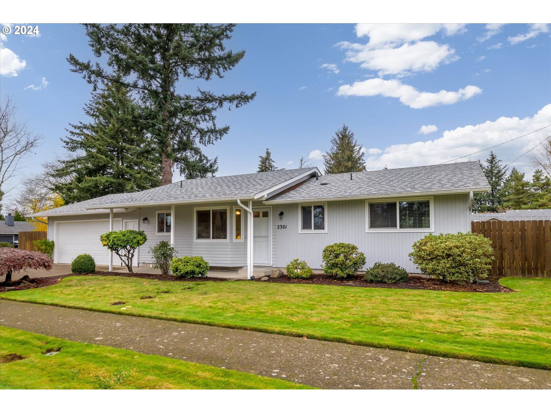 Eugene, OR 97408,2301 WILLONA DR