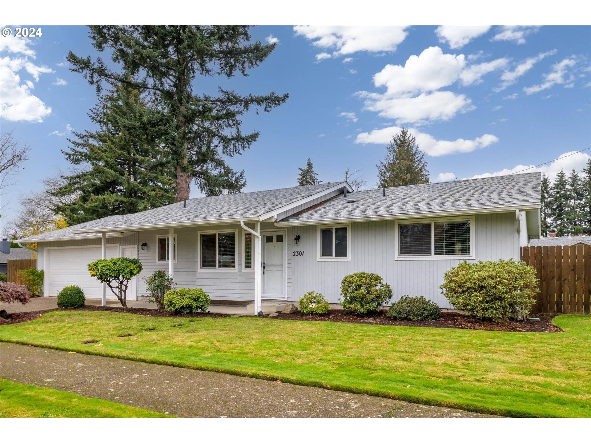 Eugene, OR 97408,2301 WILLONA DR