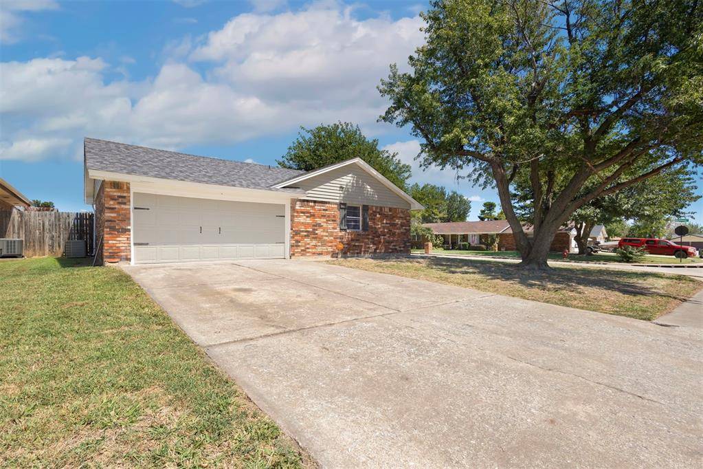 Yukon, OK 73099,913 Ranchoak Court