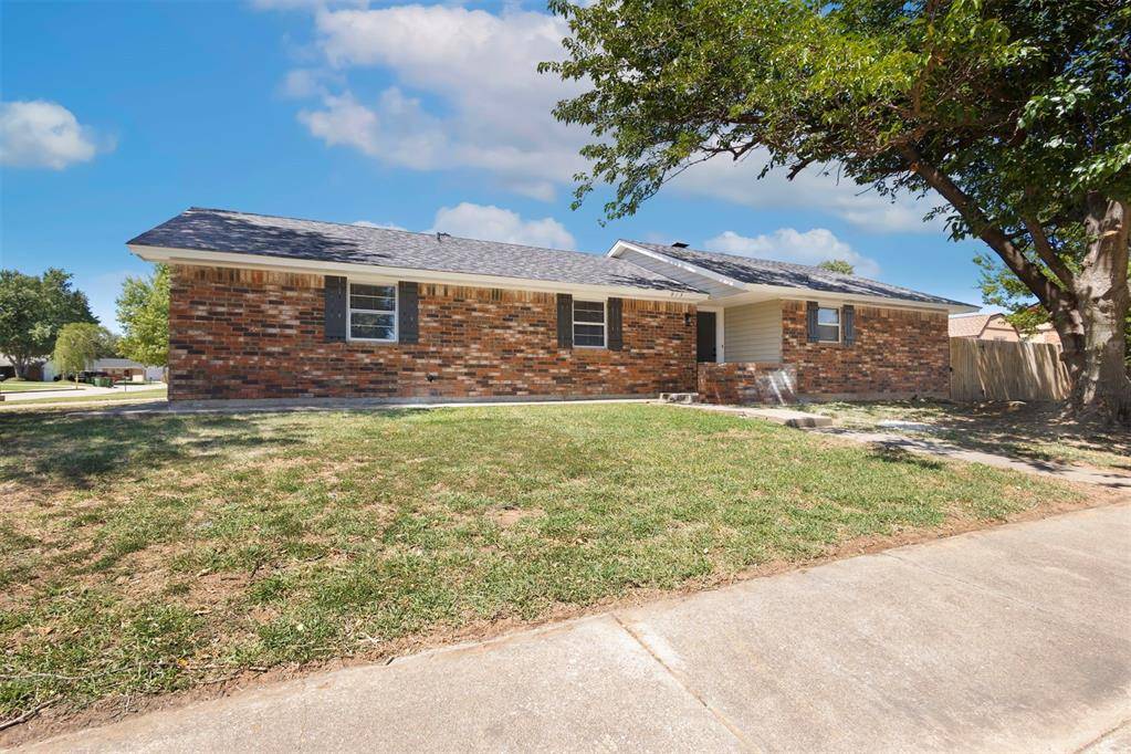 Yukon, OK 73099,913 Ranchoak Court