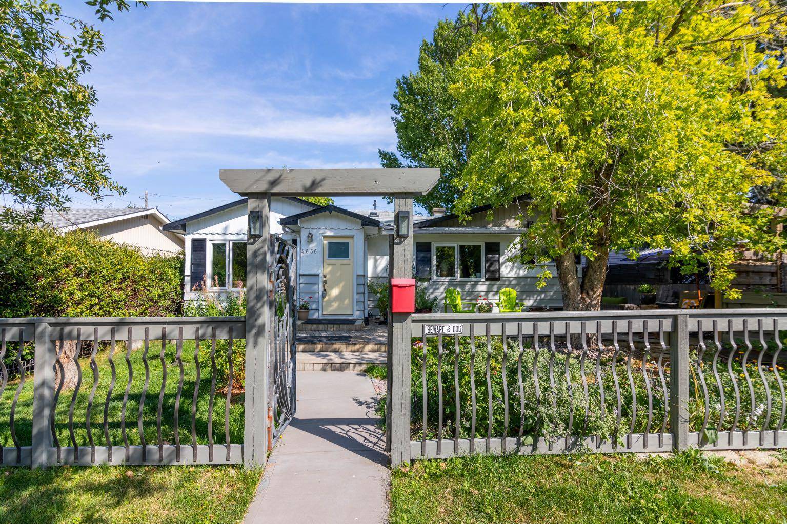 Calgary, AB T3B1E8,4836 Montana CRES NW