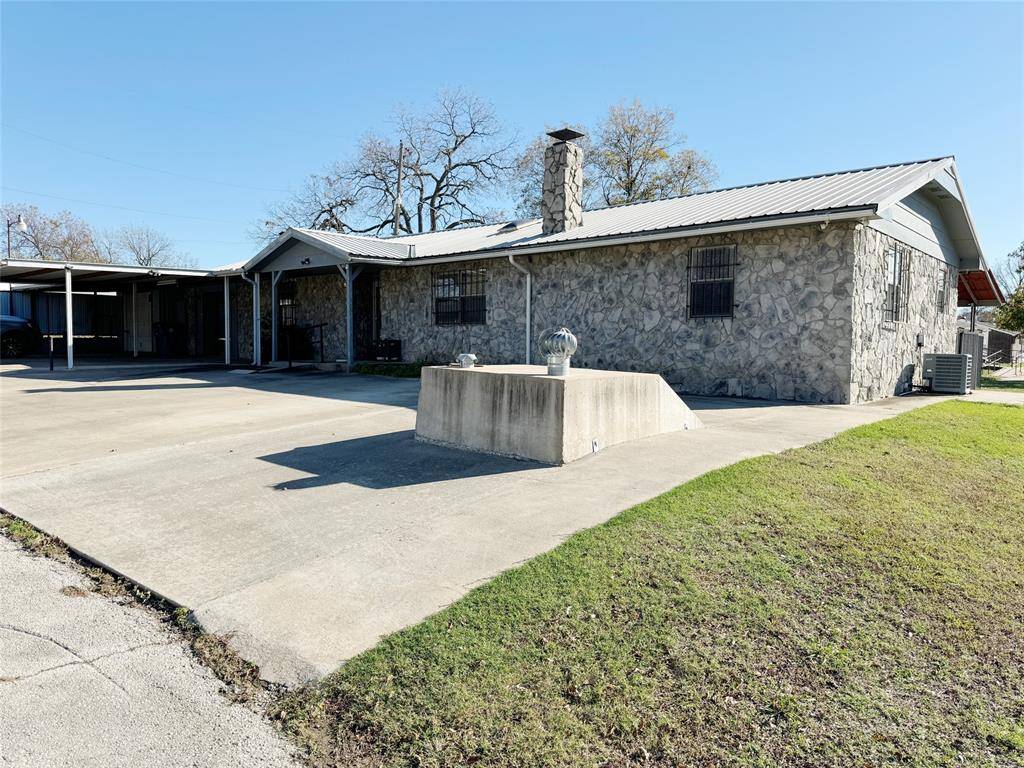 Wewoka, OK 74884,324 W 4th Street