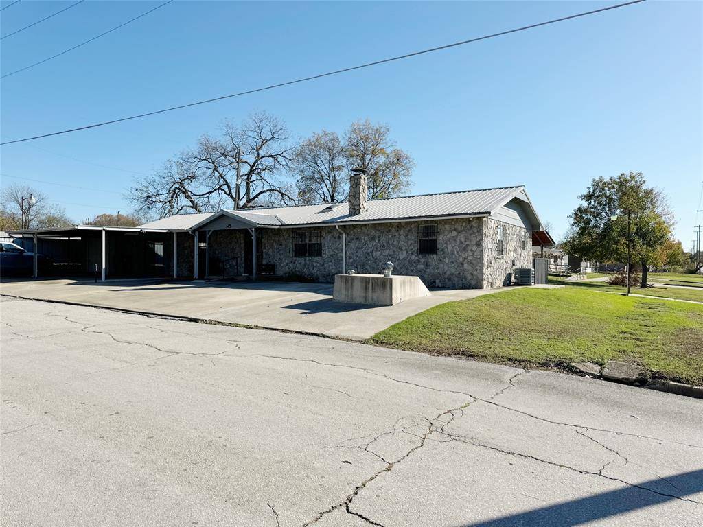 Wewoka, OK 74884,324 W 4th Street