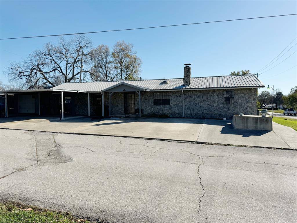 Wewoka, OK 74884,324 W 4th Street