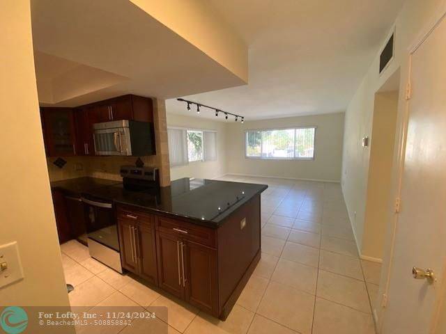 Fort Lauderdale, FL 33306,2624 NE 32nd St  #213