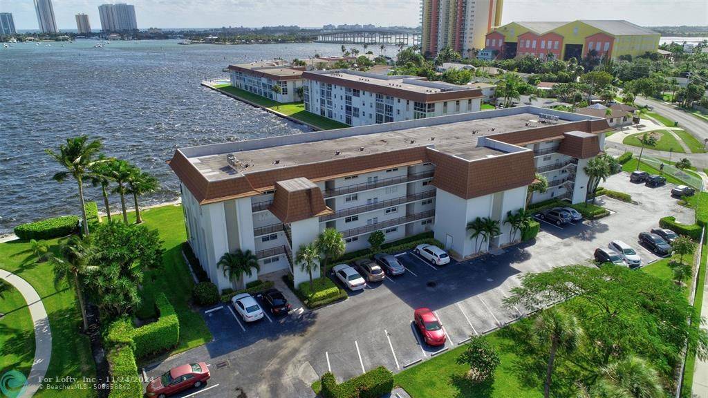 Riviera Beach, FL 33404,2936 Lake Shore Dr  #105