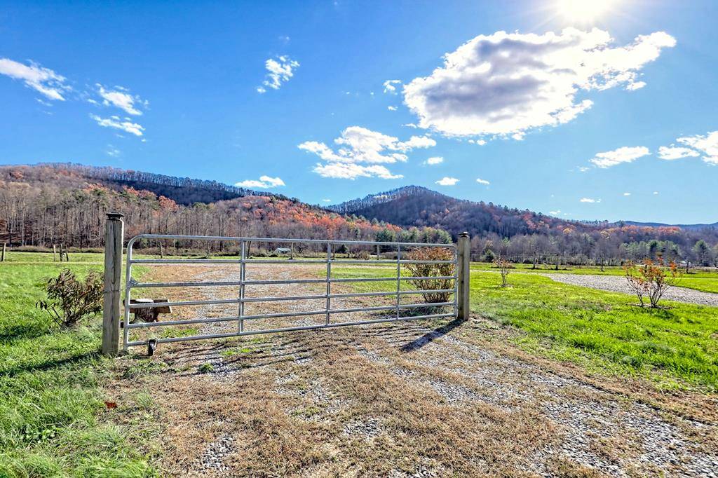 Hayesville, NC 28904,337 Mountain Meadows Drive