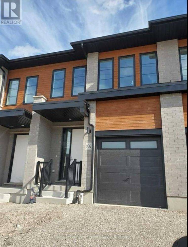 Kitchener, ON N2R 1P2,924 Robert Ferrie DR