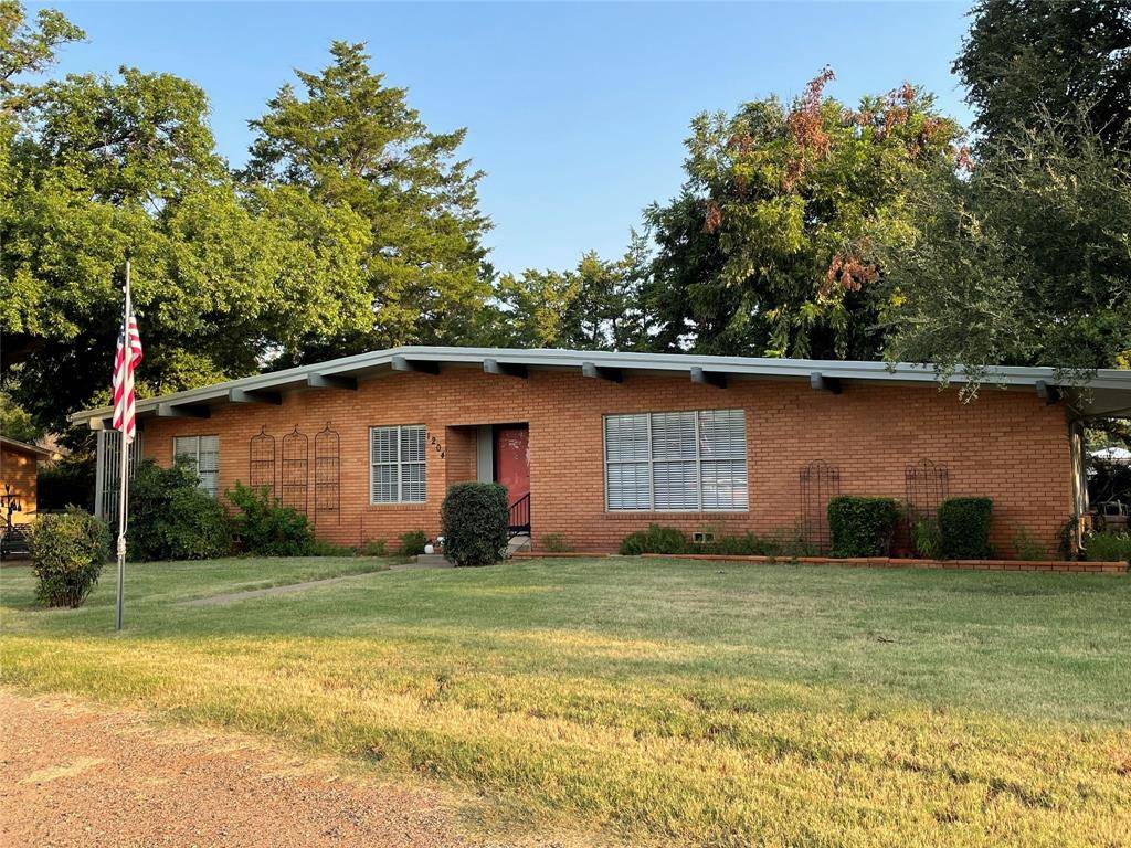 Seymour, TX 76380,1204 W Custer Street