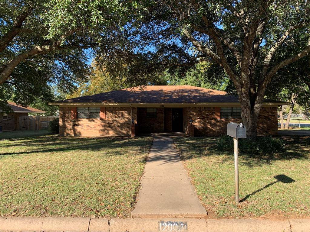 Graham, TX 76450,1200 S CLIFF Drive S