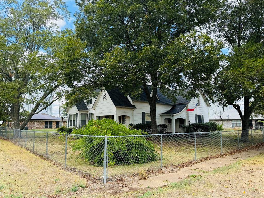 Windom, TX 75492,105 2nd Street