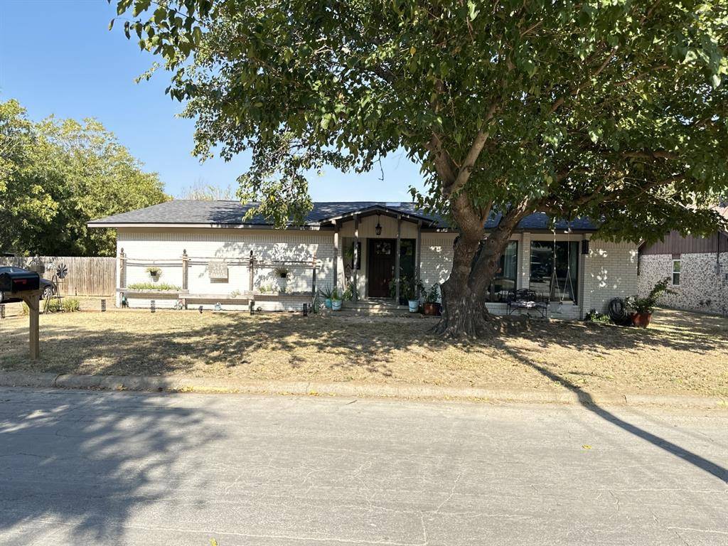 Jacksboro, TX 76458,526 N 4th Street